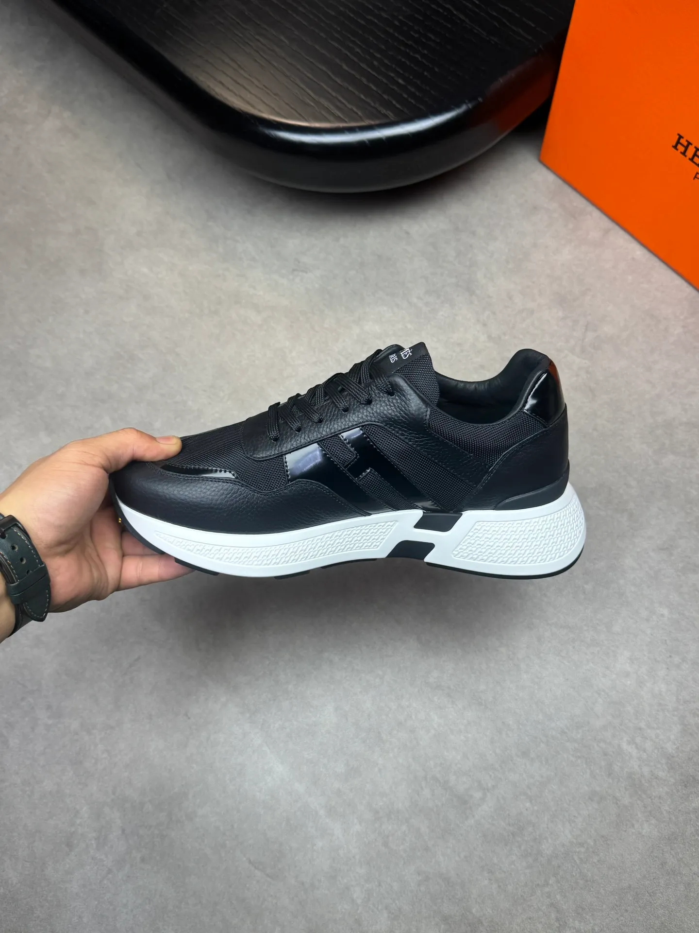 [HERMES] Hermès men's shoes 💰520💰 - high-end quality original items 🔍🔍🔍 casual sports shoes - upper: 🔝 pebbled calfskin, brand high mercerized canvas, body sewn with brand ´H´ totem, tongue brand logo cloth label - lining: water-dyed cowhide -Outsole: Ultra-light T men's shoes 💰U foam·rubber; two-color molded outsole -Ultra-high quality control·Fine workmanship: highlighted (high-end·luxury·grade) -Size: 39-44 (38, 45, can be customized)